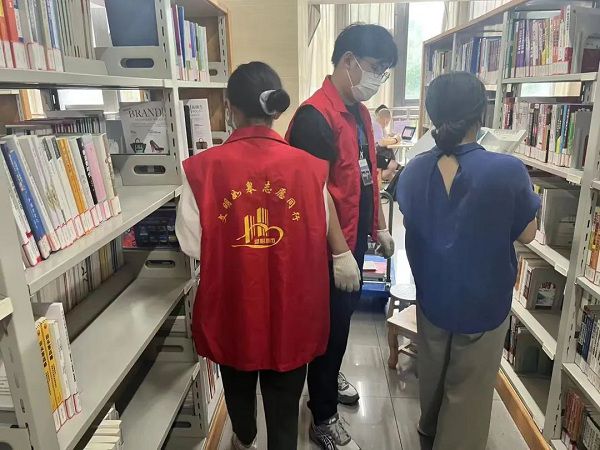 01志愿者：周熊杰